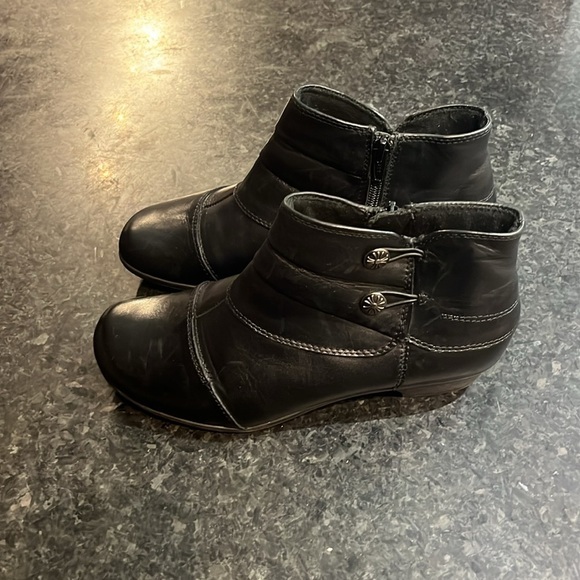 Stylish Black Ankle Boots - Picture 7 of 12